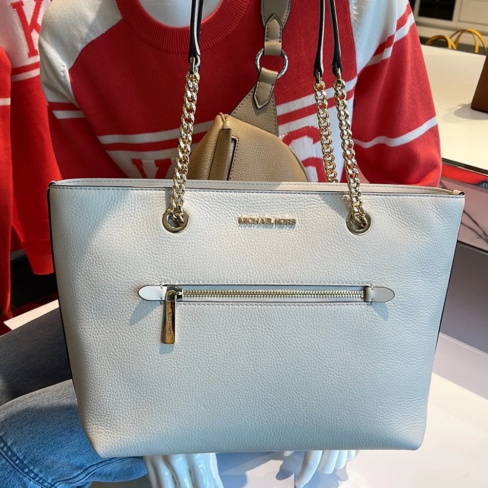 MICHAEL KORS
Jet Set Medium Front Zip Pebbled Leather Chain Tote Bag
Light Cream - Picture 15 of 16